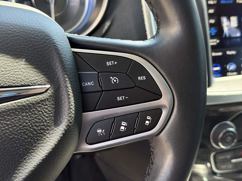 Used 2022 Chrysler 300 Touring L w/ Safetytec Plus Group RWD image 35