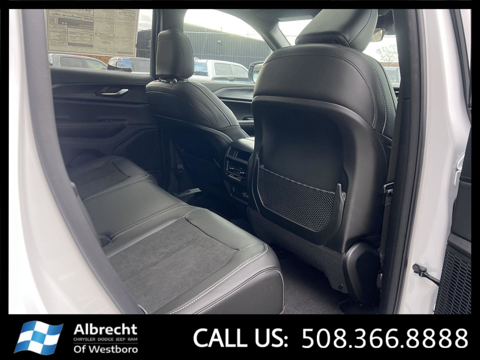 New 2025 Jeep Grand Cherokee Altitude image 13