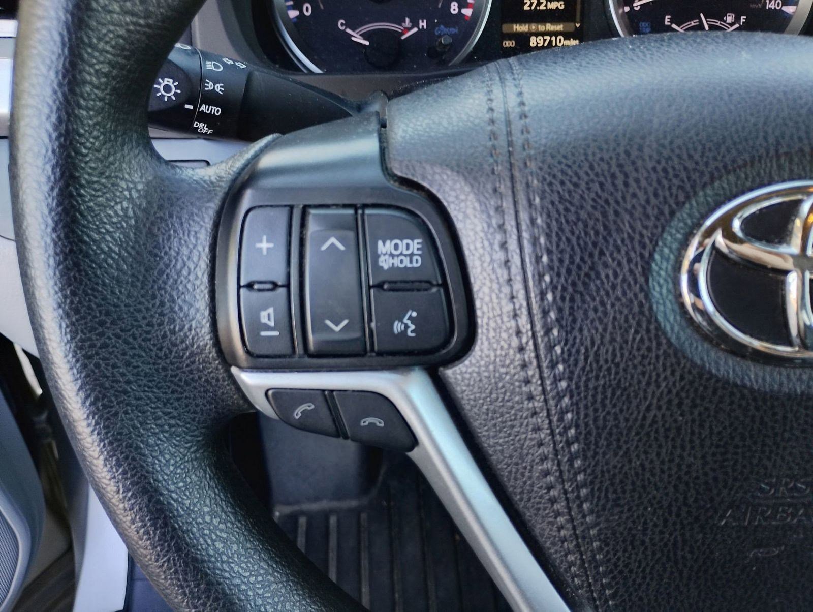 Used 2019 Toyota Highlander LE image 10