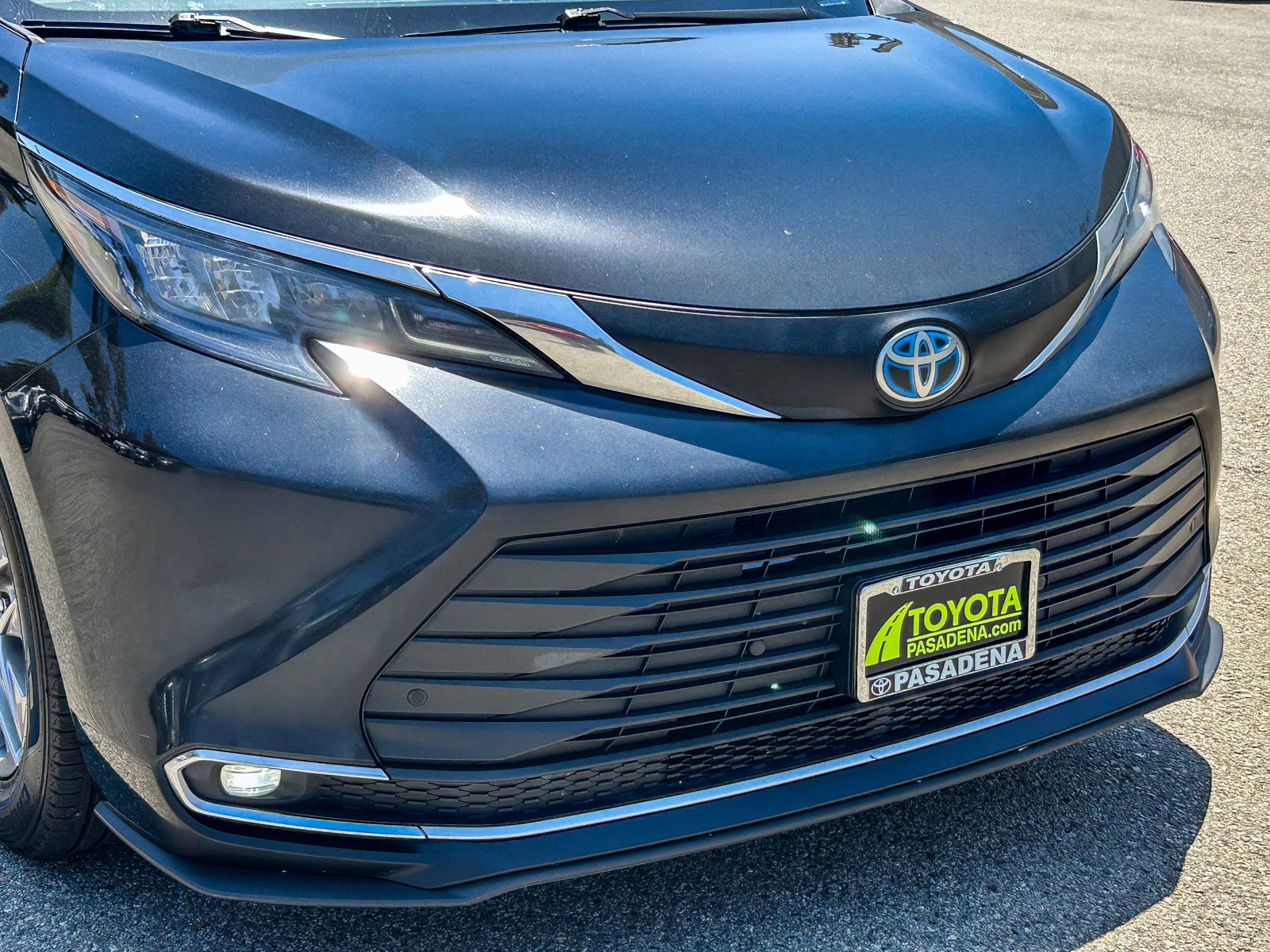 Used 2024 Toyota Sienna XLE FWD image 5