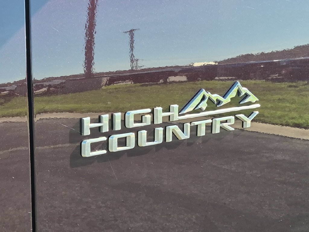 Certified 2022 Chevrolet Traverse High Country w/ LPO, Floor Liner Package FWD image 32