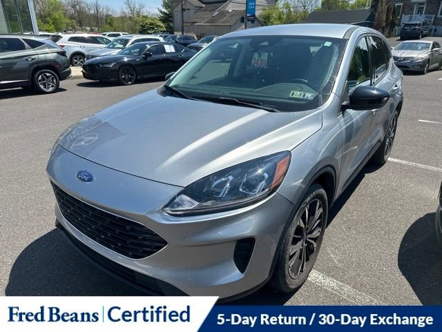 Used 2022 Ford Escape SE w/ SE Sport Appearance Package AWD/4WD image 2