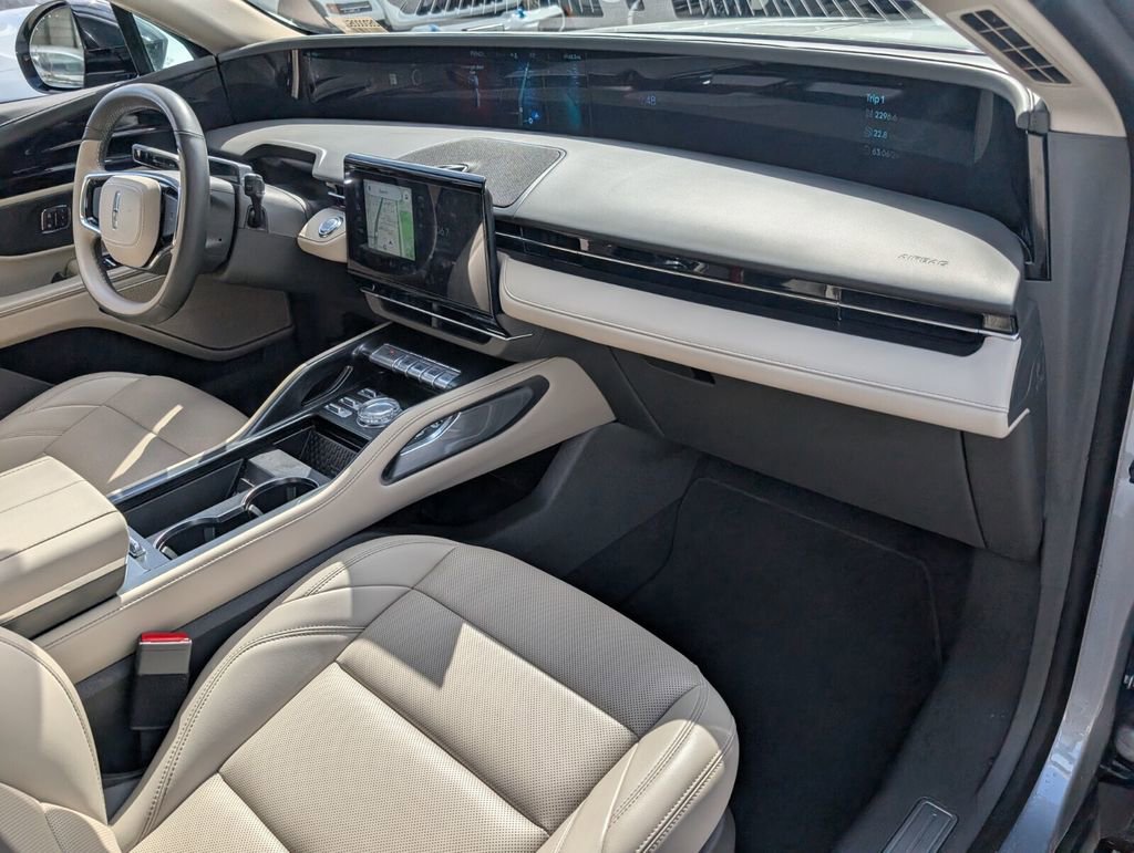 Certified 2025 Lincoln Nautilus Premier image 16