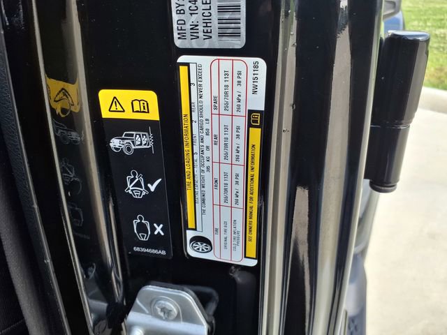 Used 2022 Jeep Wrangler Unlimited Sahara AWD/4WD image 31