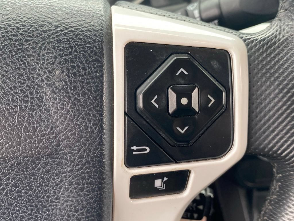 Used 2020 Toyota Tacoma SR5 RWD image 28