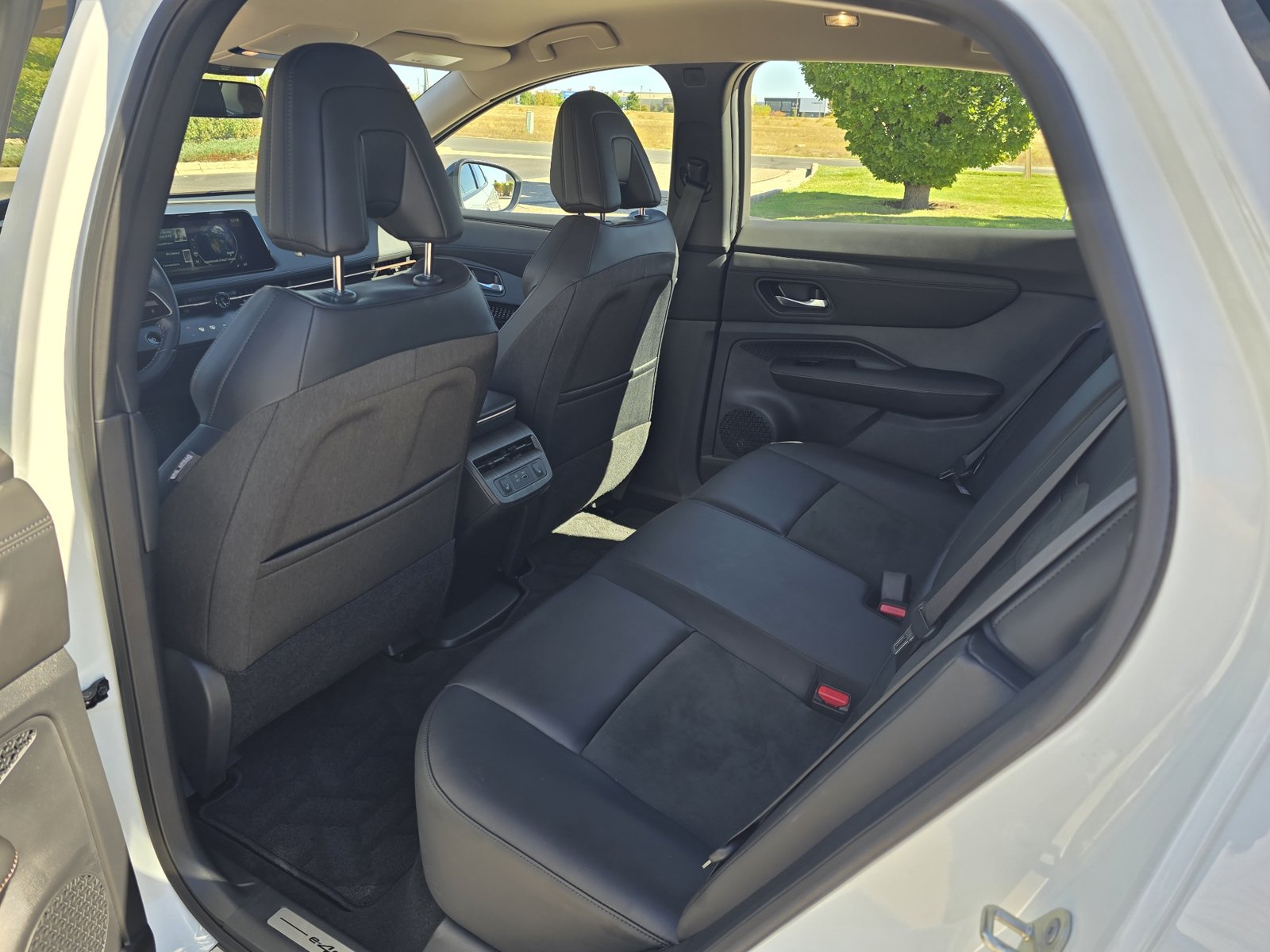 Used 2024 Nissan Ariya AWD image 15