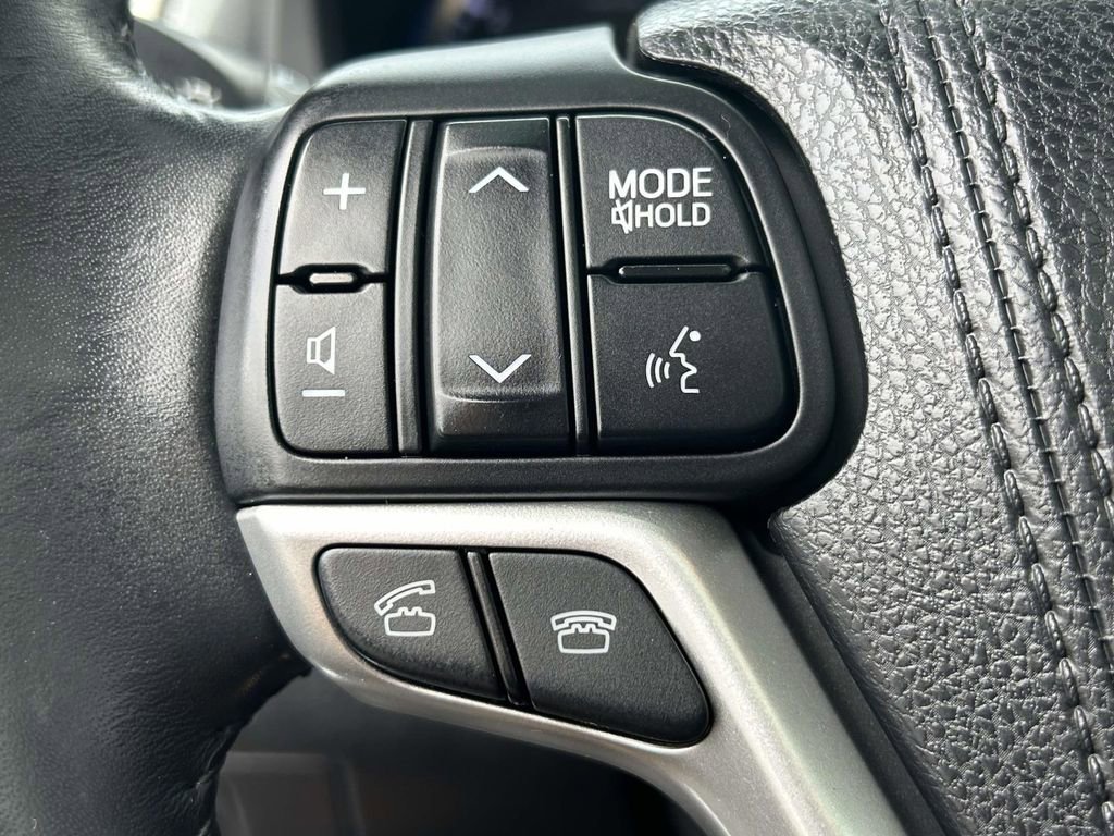 Used 2015 Toyota Highlander XLE image 25