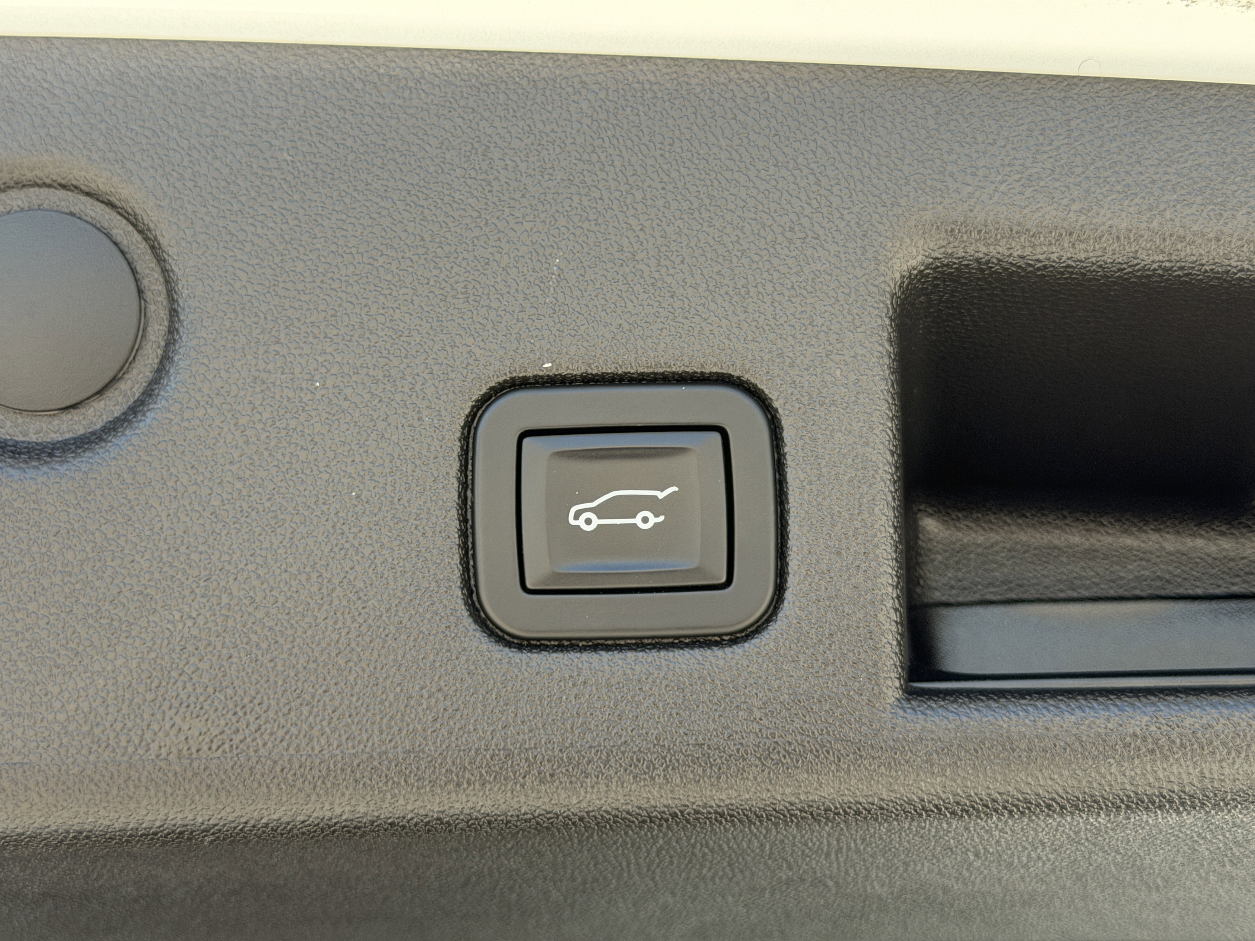 Used 2018 Chevrolet Equinox LT FWD image 13