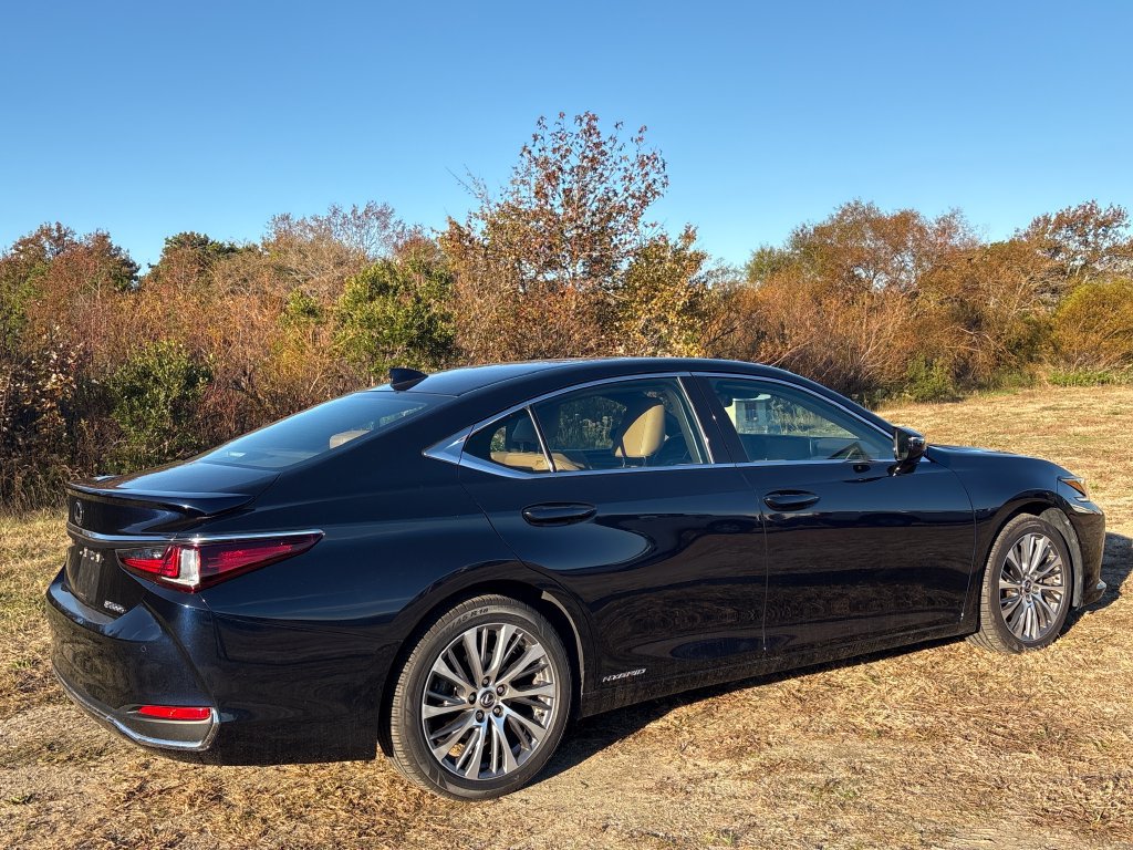 Used 2021 Lexus ES 300h w/ Premium Package FWD image 15