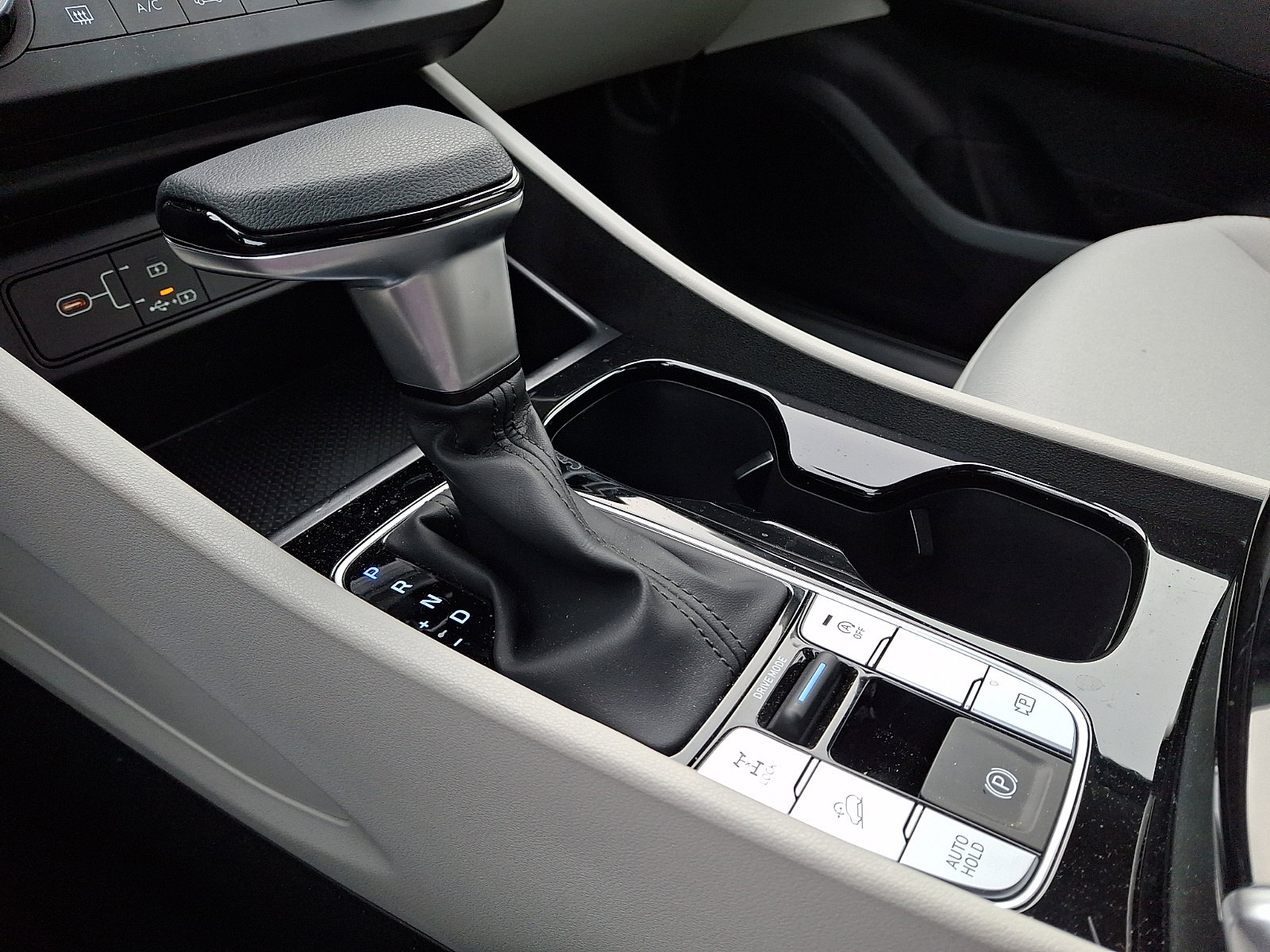 Used 2025 Hyundai Tucson SE image 14