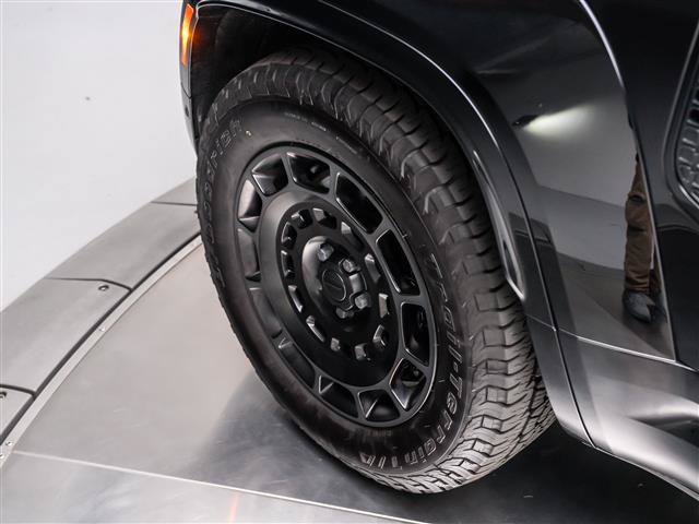 New 2026 Land Rover Defender 110 OCTA AWD/4WD image 13