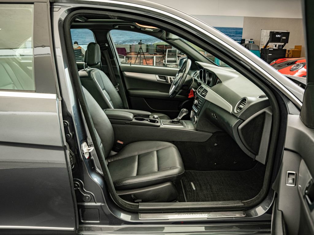 Used 2013 Mercedes-Benz C 300 4MATIC Sedan image 34