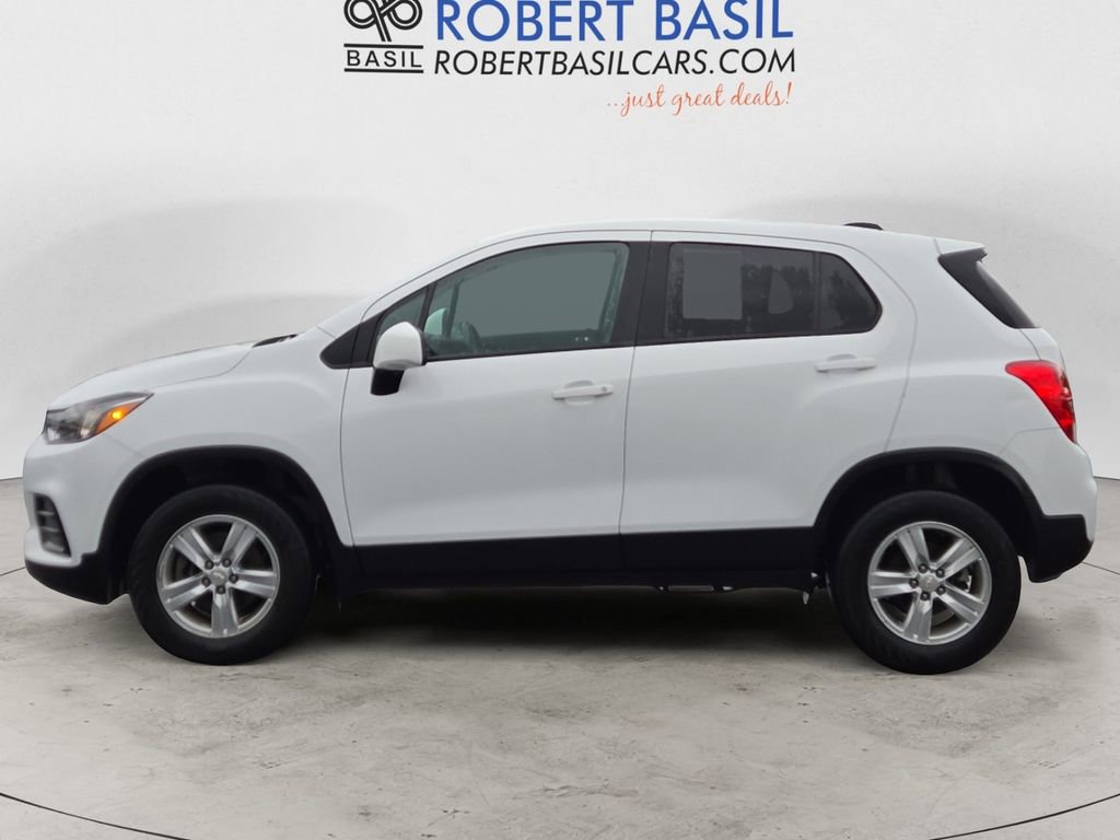 Used 2022 Chevrolet Trax LS w/ Tint and Cruise Package image 2
