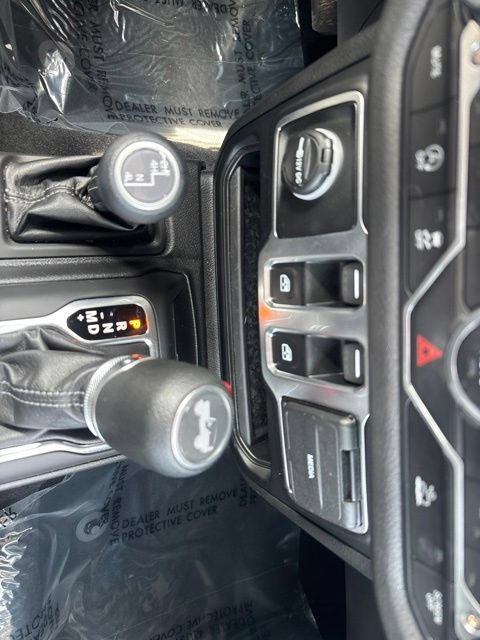 Used 2025 Jeep Wrangler Sport AWD/4WD image 12