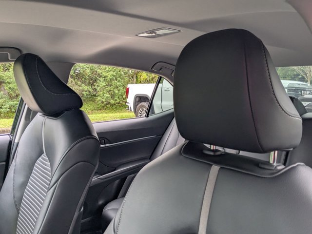 Used 2020 Toyota Camry SE image 17