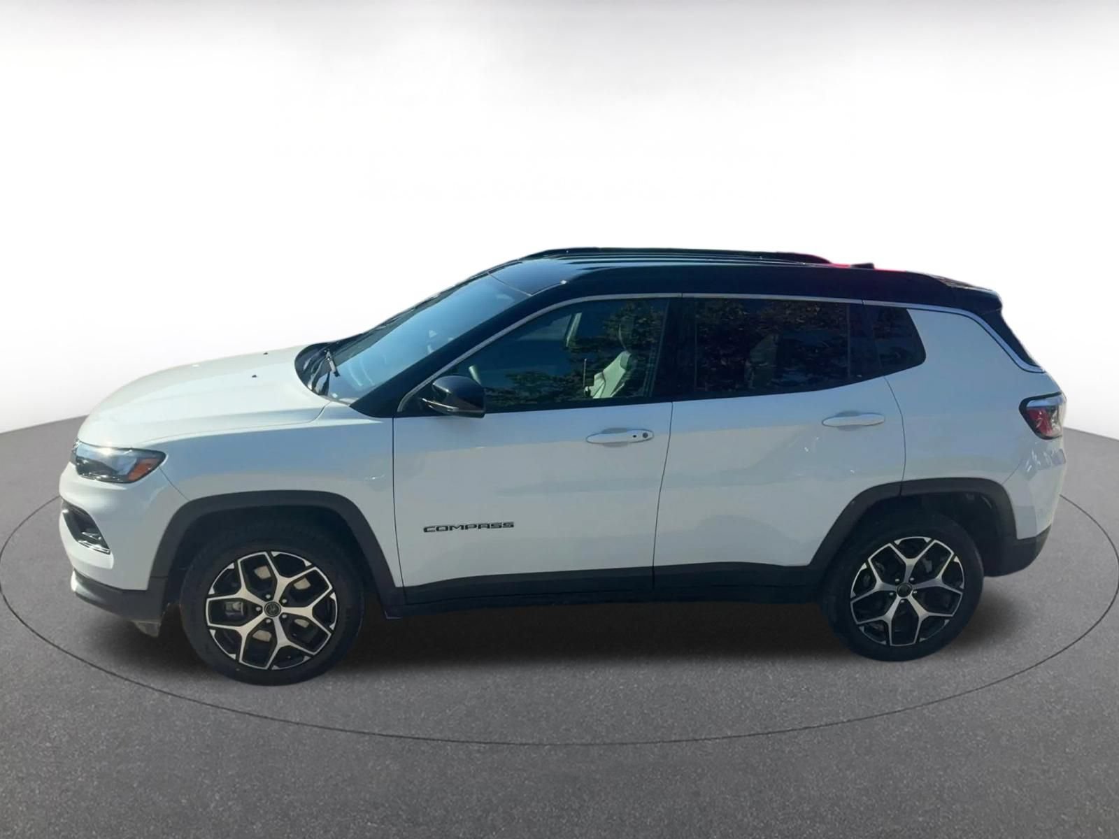 Used 2025 Jeep Compass Limited AWD/4WD image 8