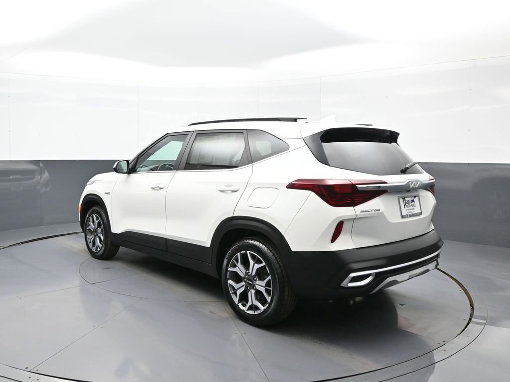 Certified 2022 Kia Seltos EX image 8