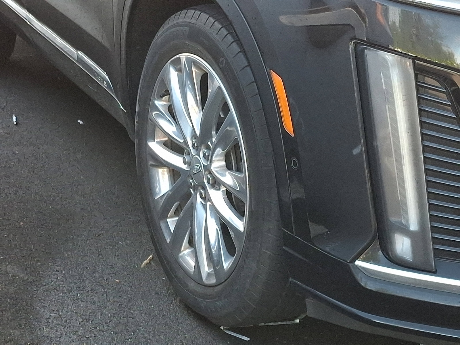 Certified 2023 Cadillac XT6 Premium Luxury w/ Technology Package AWD/4WD image 6