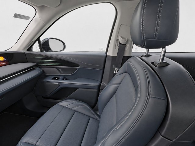 Used 2024 Lincoln Nautilus Reserve AWD/4WD image 24