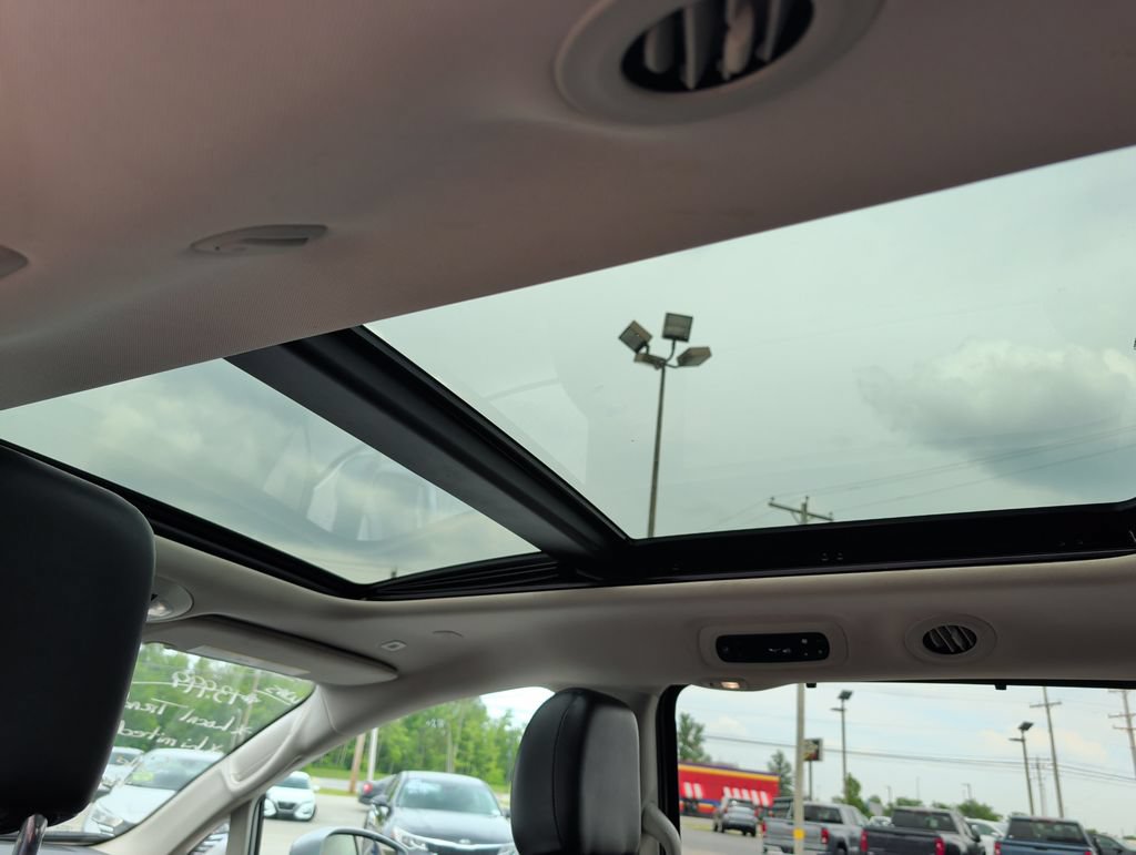 Used 2018 Chrysler Pacifica Limited FWD image 22
