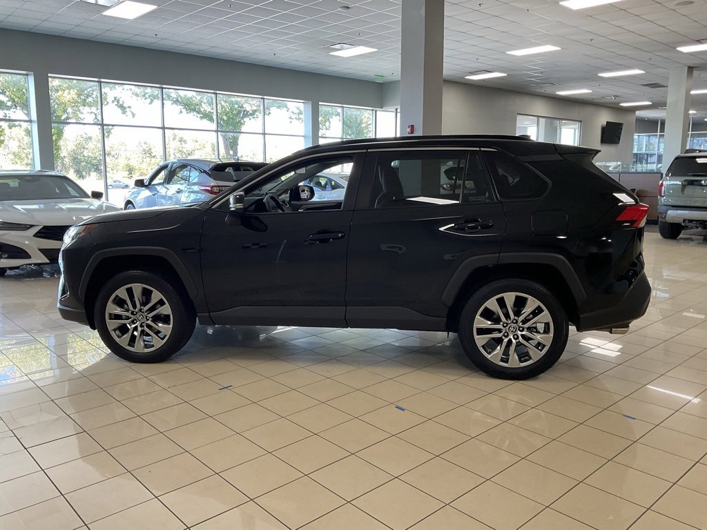 Used 2024 Toyota RAV4 XLE Premium image 5