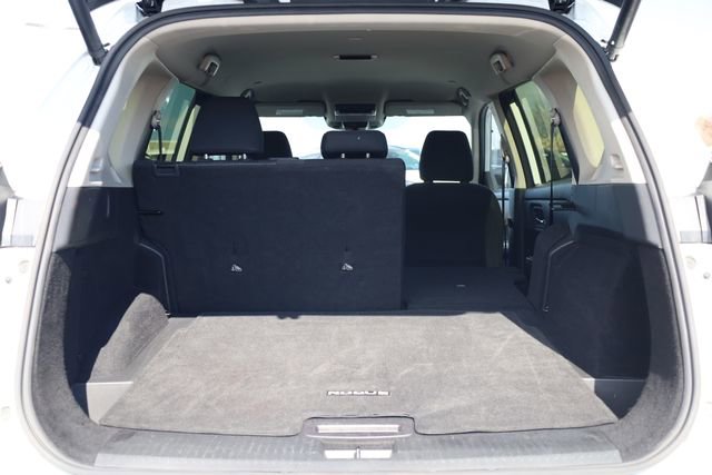 Used 2024 Nissan Rogue SV image 29
