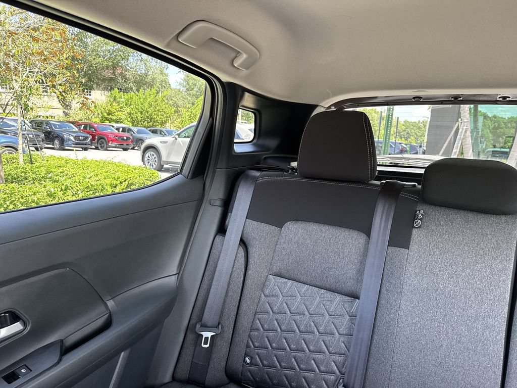 Used 2025 Nissan Kicks SV FWD image 17