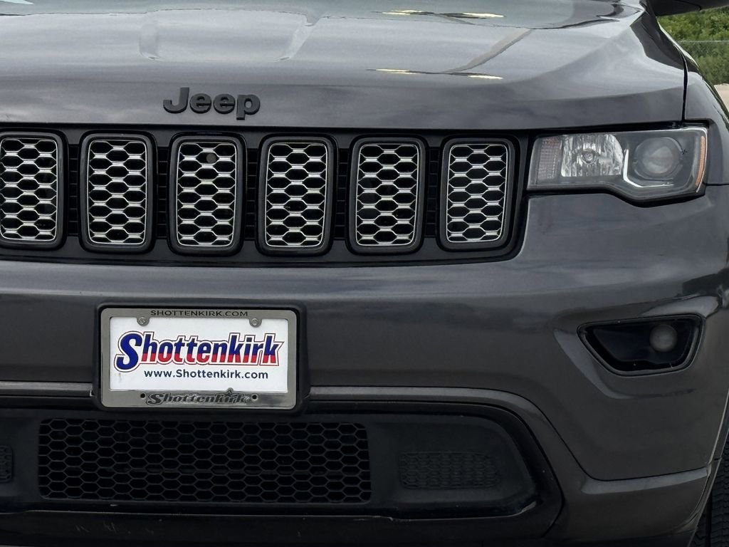 Used 2018 Jeep Grand Cherokee Altitude RWD image 8