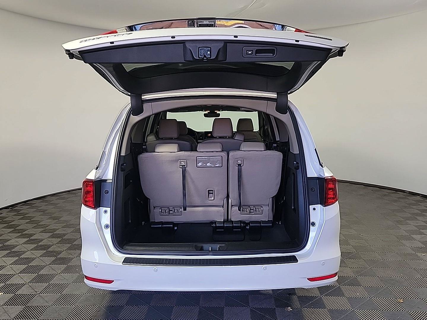 Certified 2022 Honda Odyssey Touring image 6