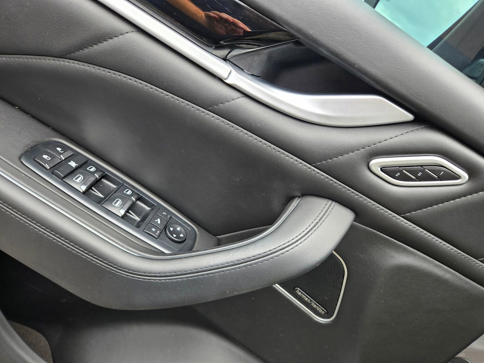 Used 2019 Maserati Levante GranSport image 25