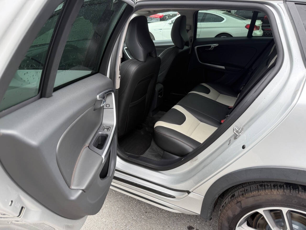 Used 2018 Volvo V60 T5 Cross Country w/ Convenience Package AWD/4WD image 11