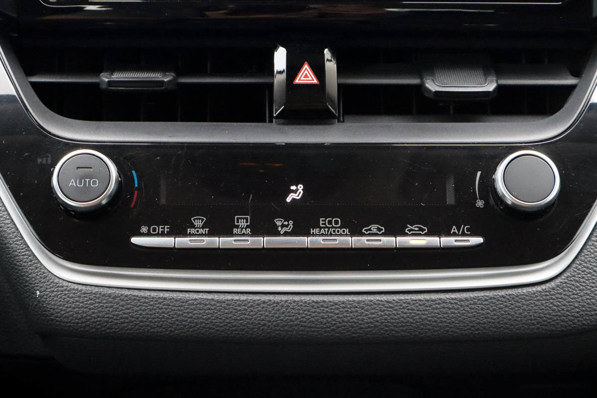 Used 2024 Toyota Corolla LE FWD image 11