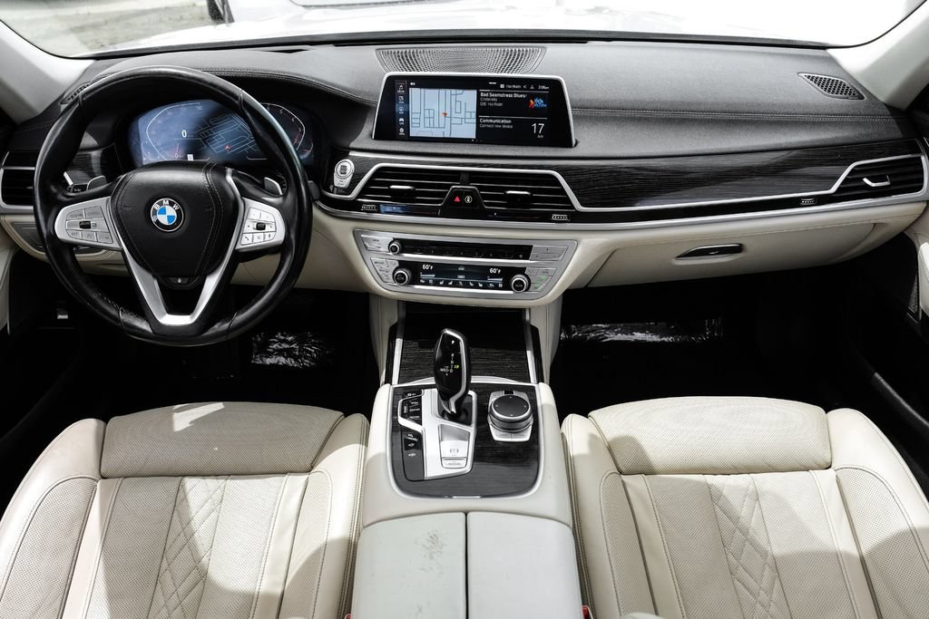 Used 2020 BMW 740i w/ Premium Package RWD image 11