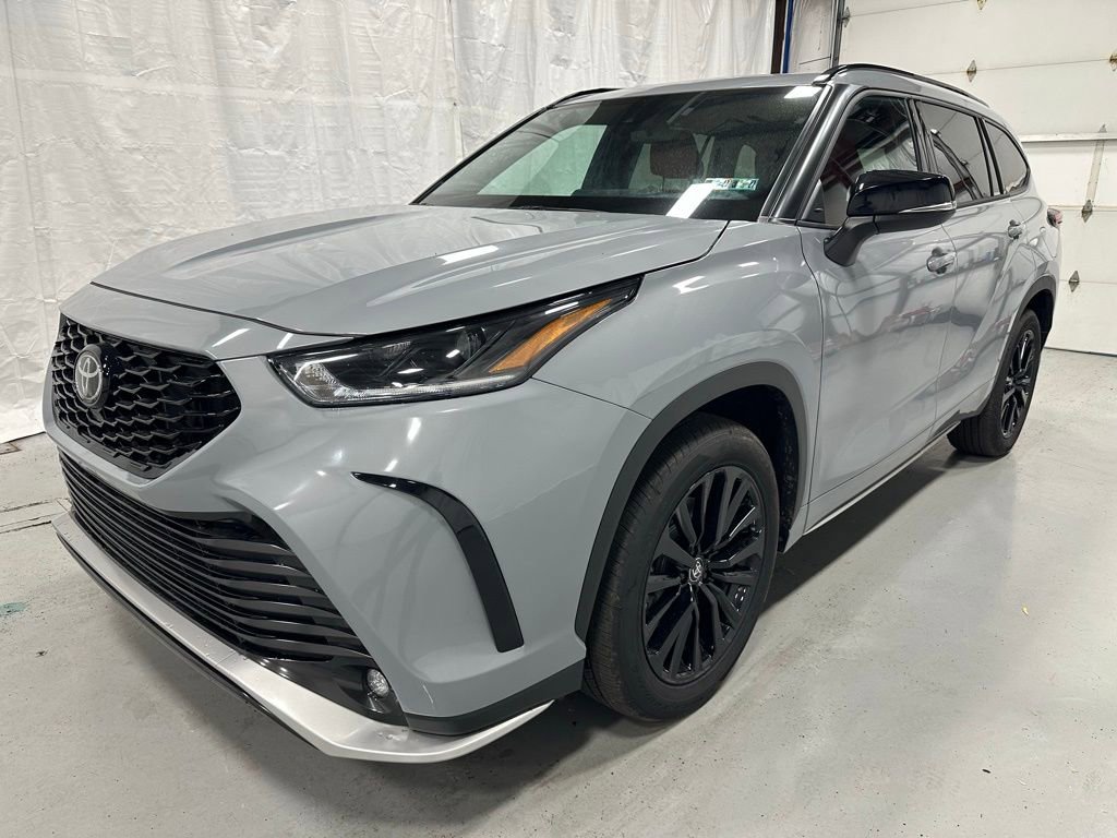 Used 2025 Toyota Highlander XSE image 3
