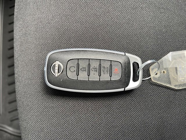 New 2025 Nissan Versa SR w/ Trunk Package image 21