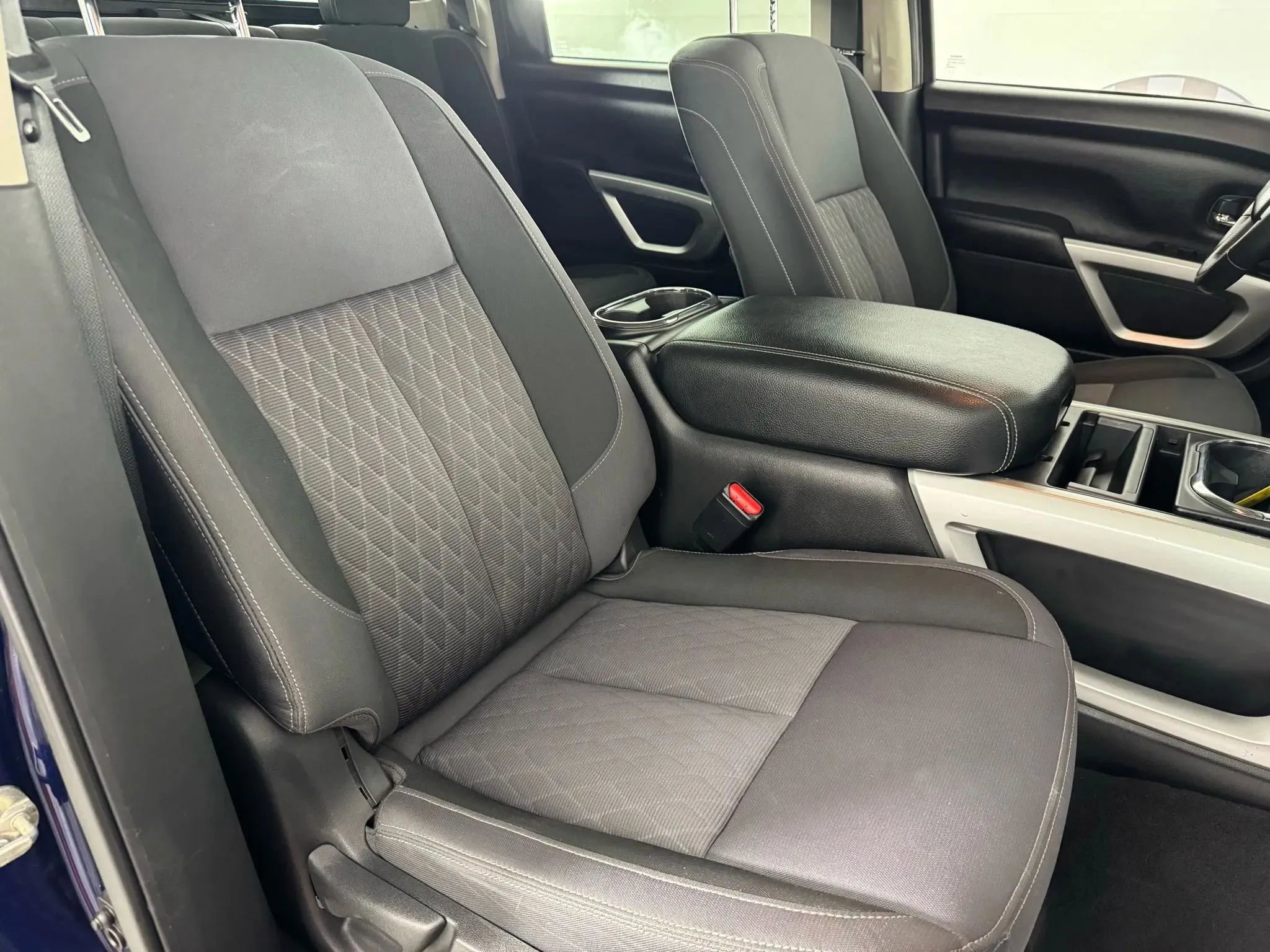 Used 2021 Nissan Titan SV w/ SV Convenience Package image 35