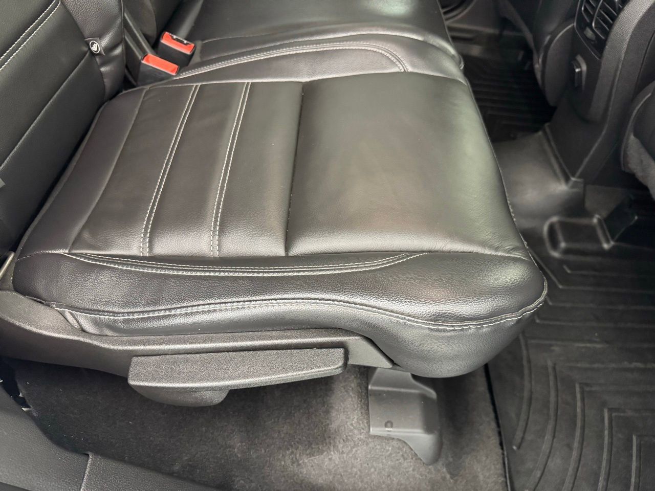 Used 2018 Ford Escape SEL image 44