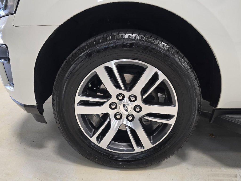 Used 2024 Ford Expedition XLT AWD/4WD image 9