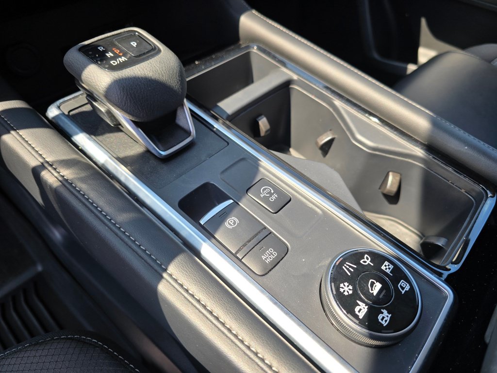 Used 2025 Nissan Pathfinder SL AWD/4WD image 15