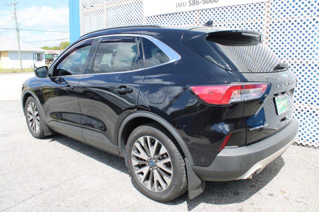 Used 2020 Ford Escape Titanium image 3