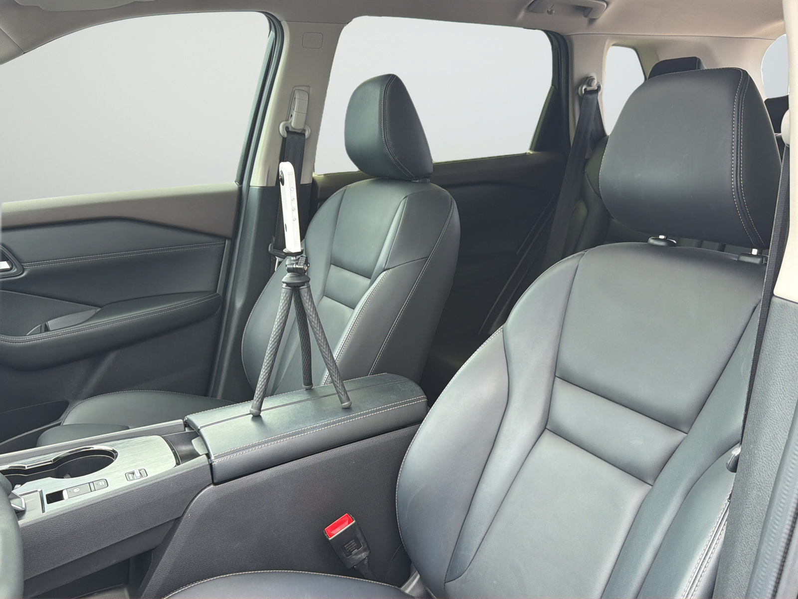 Used 2023 Nissan Rogue SV w/ SV Premium B Package FWD image 32