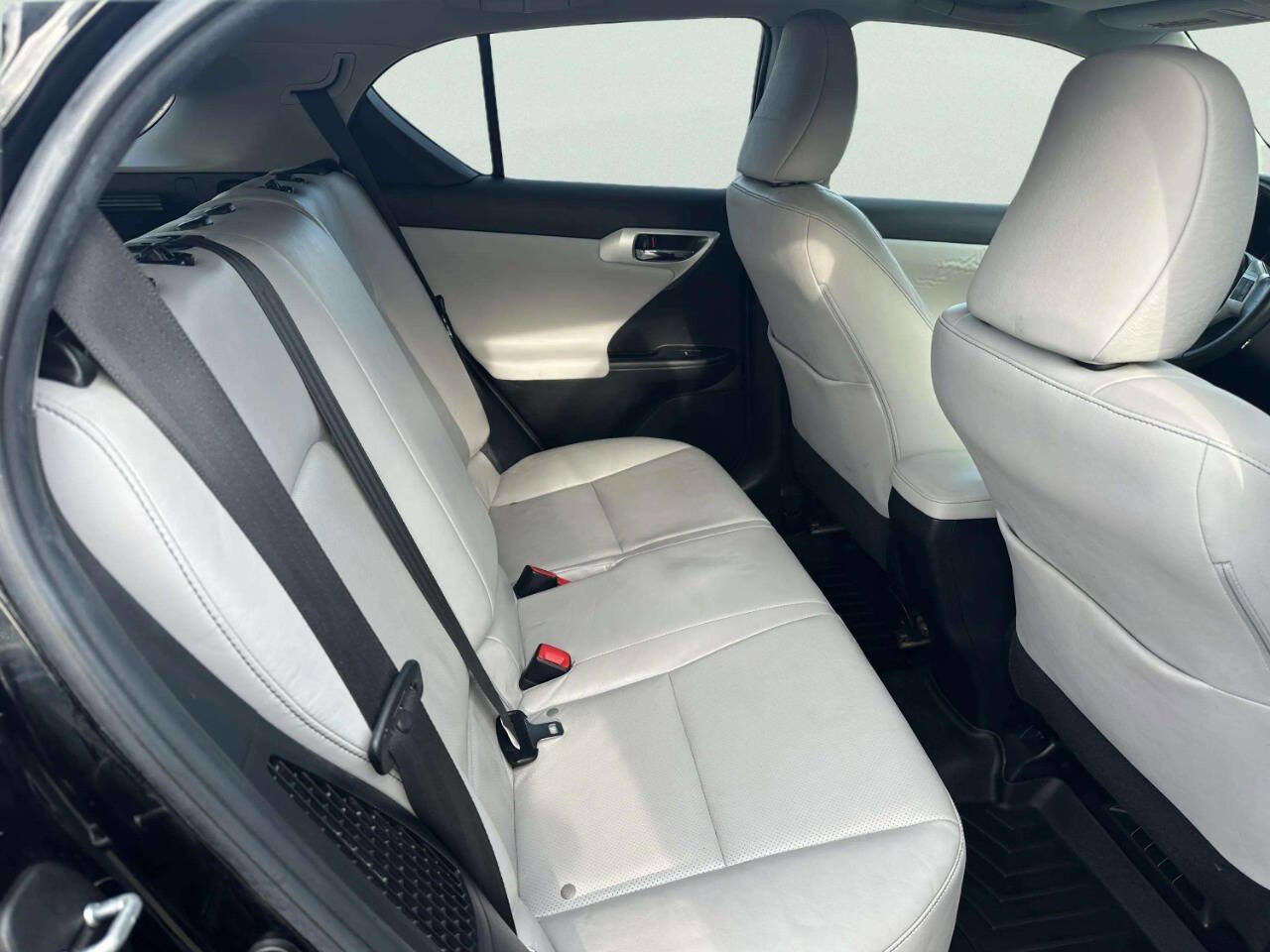 Used 2011 Lexus CT 200h image 12