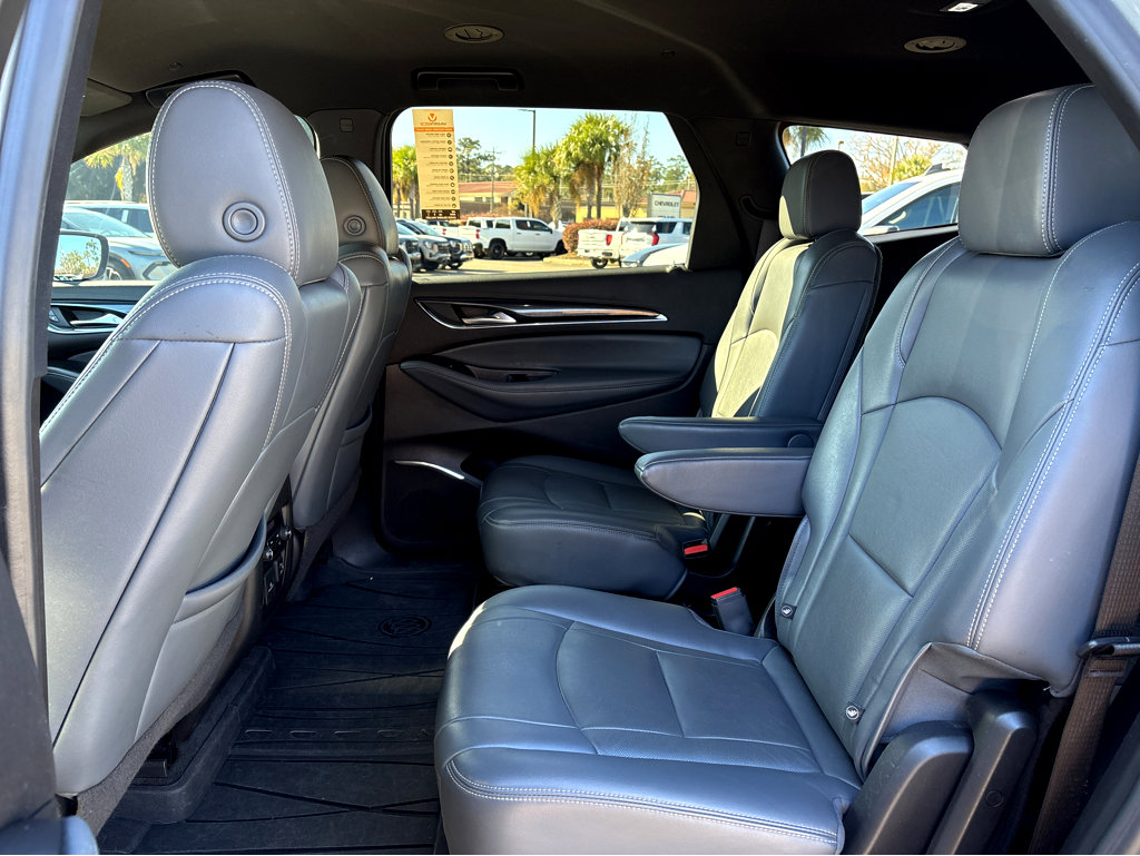 Used 2022 Buick Enclave Premium image 25