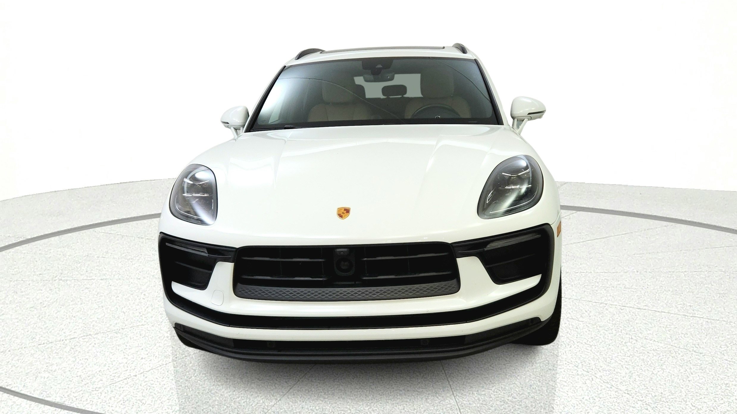 Used 2024 Porsche Macan AWD/4WD image 2