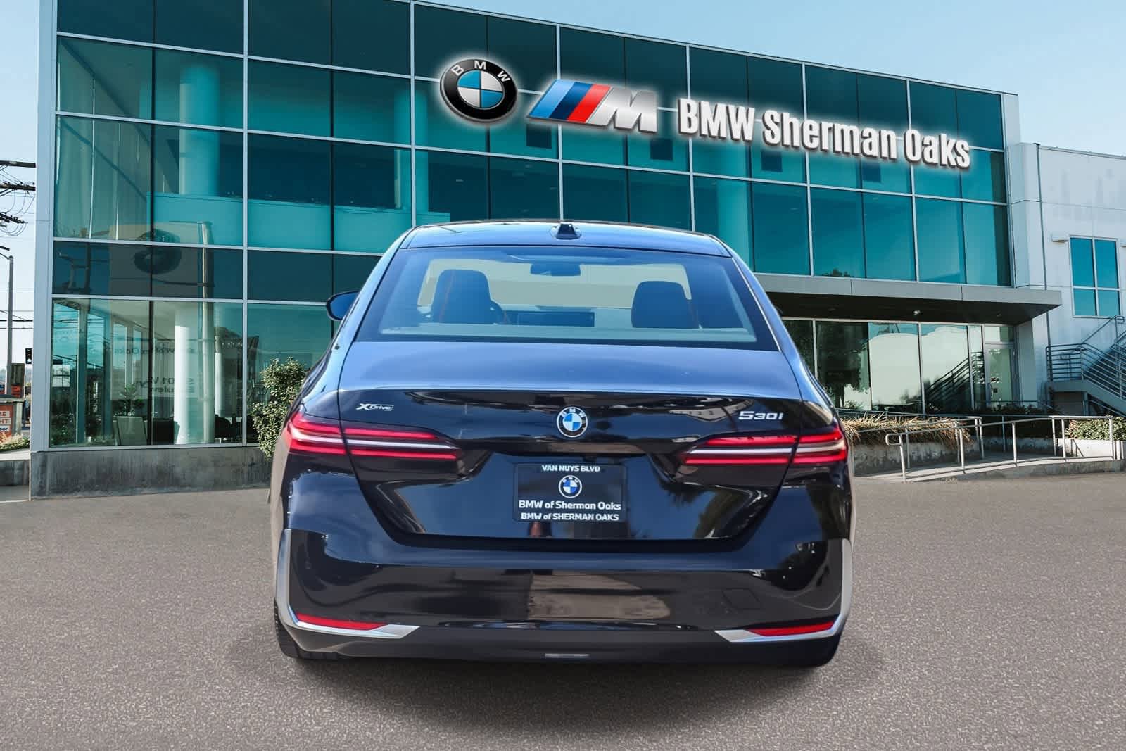 Used 2026 BMW 530i xDrive w/ Premium Package image 5