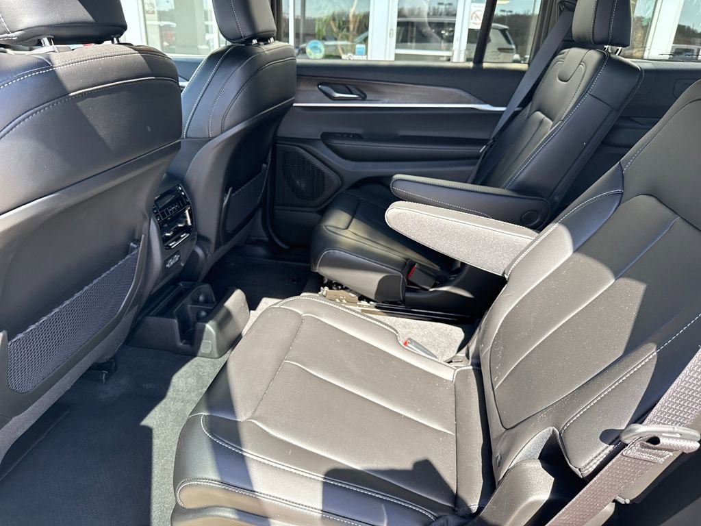 New 2025 Jeep Grand Cherokee L Limited w/ Black Appearance Package image 26