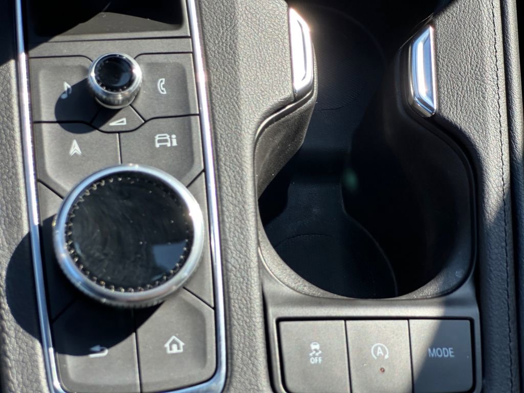 Used 2025 Cadillac XT4 Sport image 21