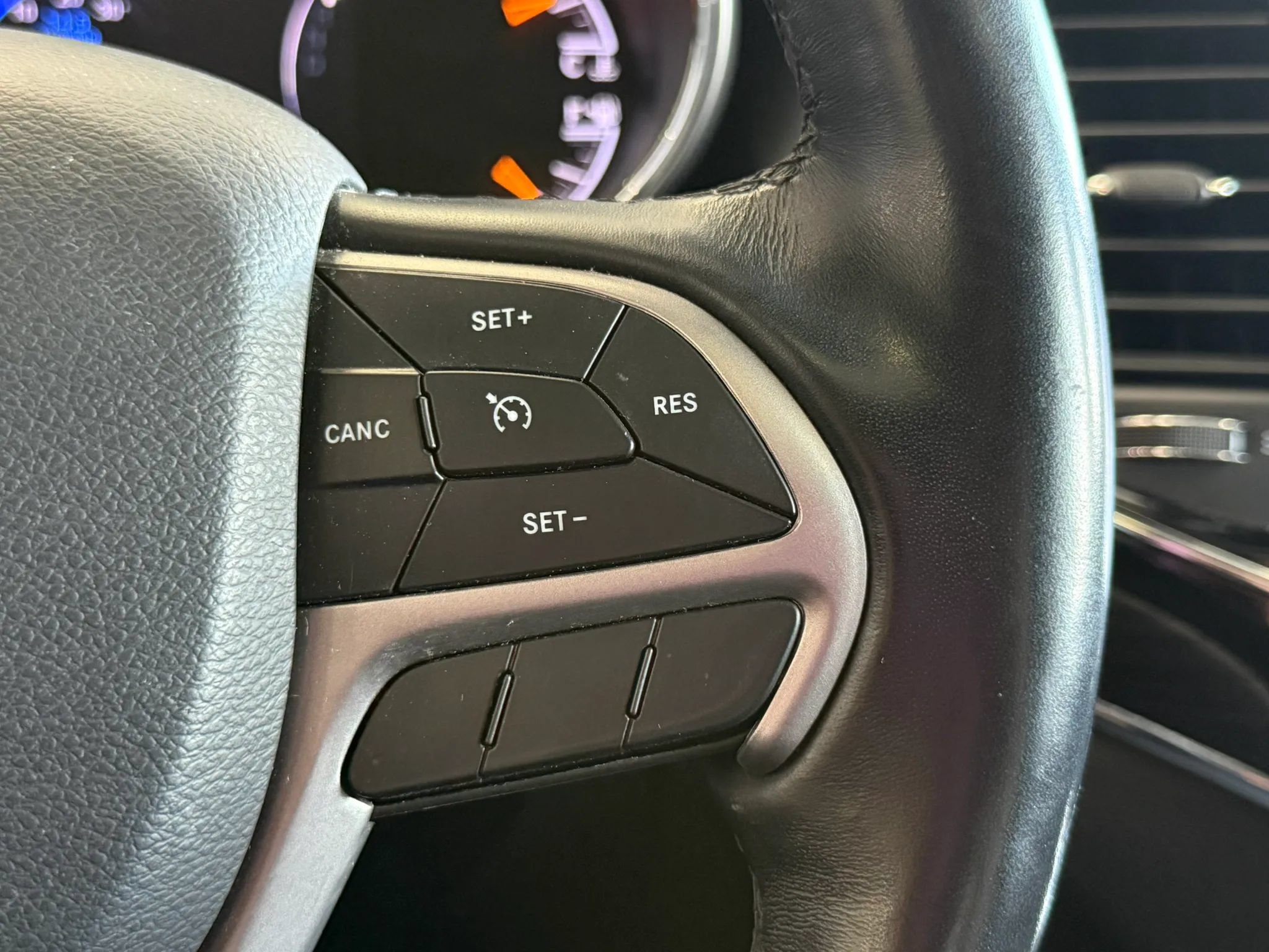 Used 2020 Jeep Grand Cherokee Limited AWD/4WD image 12