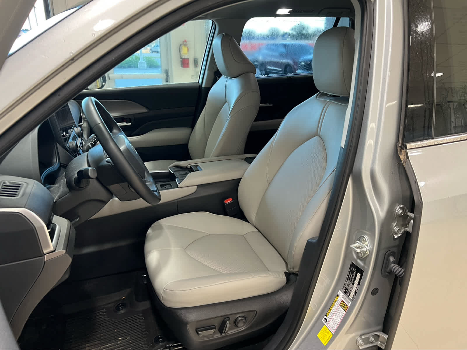 Used 2024 Toyota Grand Highlander AWD image 14
