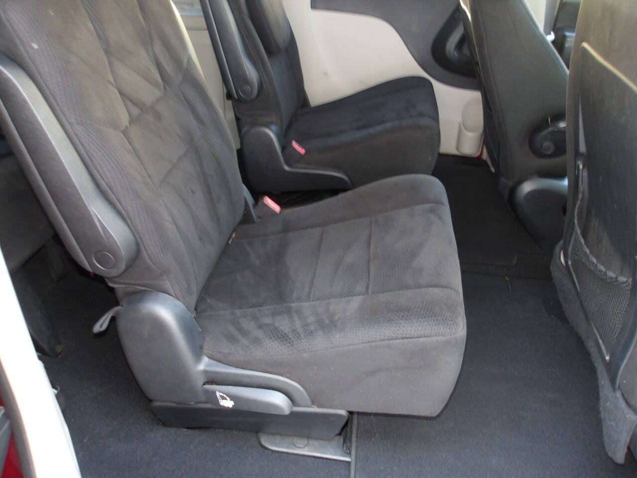 Used 2011 Chrysler Town & Country Touring FWD image 22